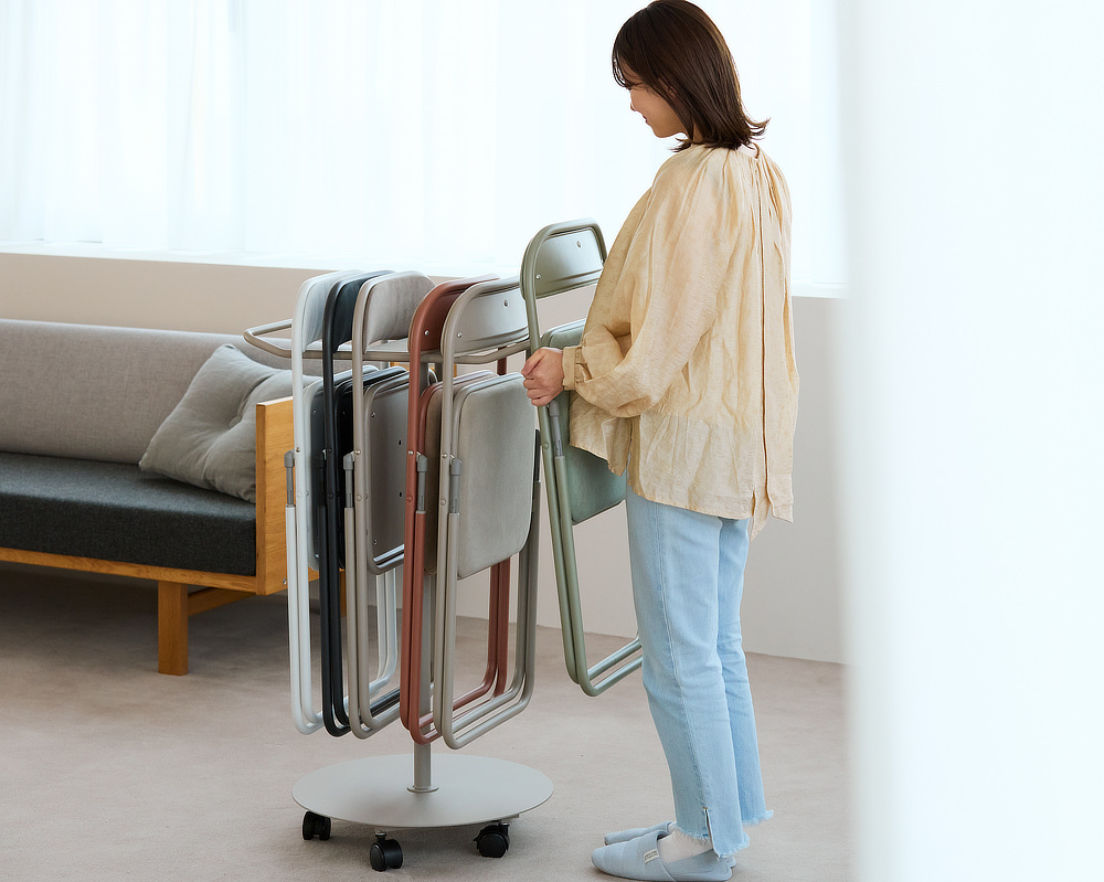 チェアハンガー》美しく並べて、美しく収納する、「PIPE CHAIR専用