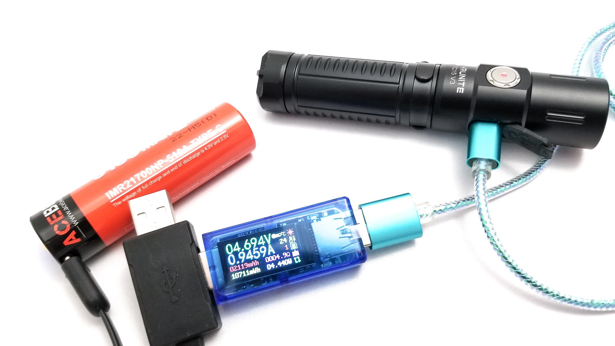 Acebeam L19 2.0 review | tactical light with 2,200 lumens & 293