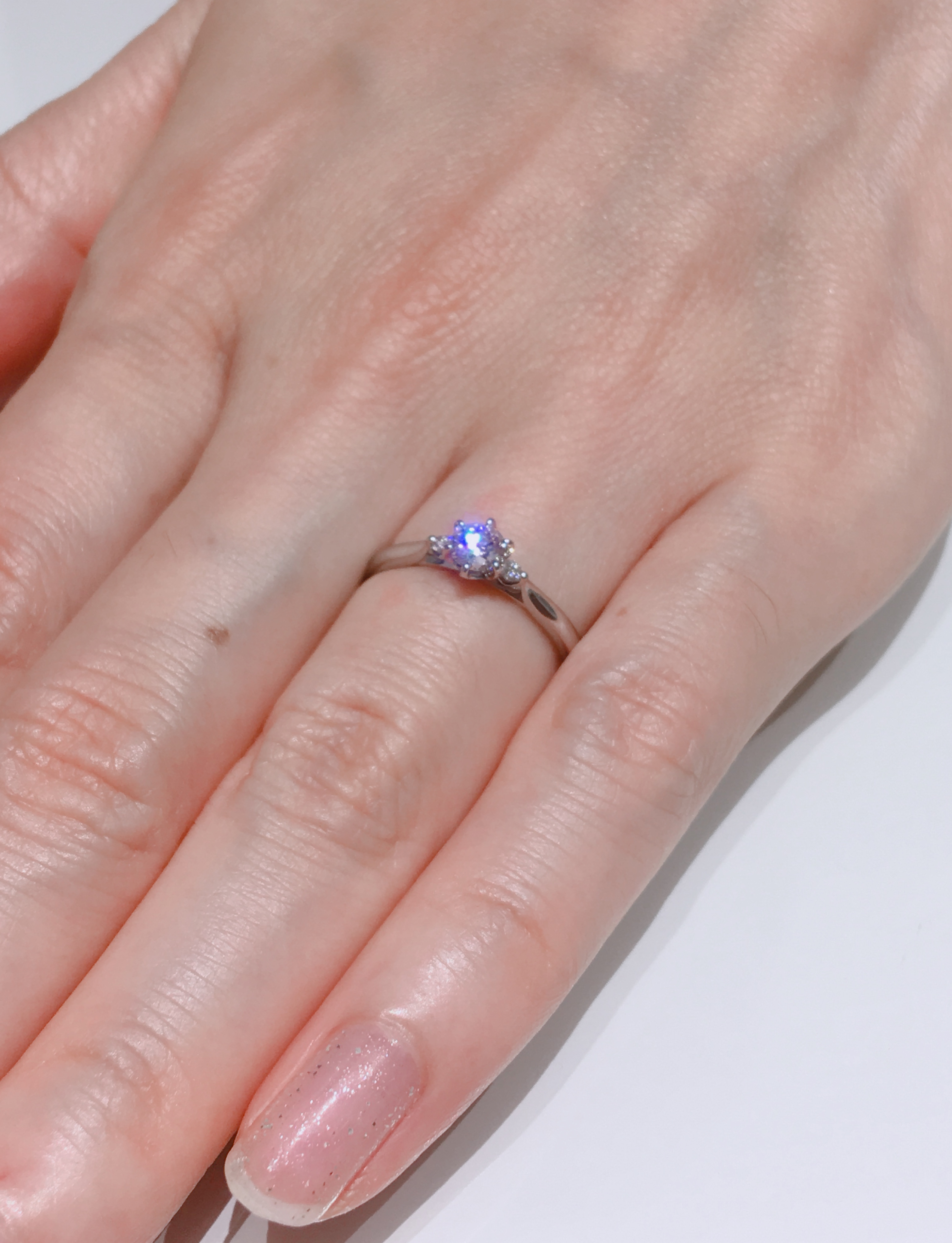 横から見たすずらんの可愛さが決め手／俄・婚約指輪「白鈴」をご成約