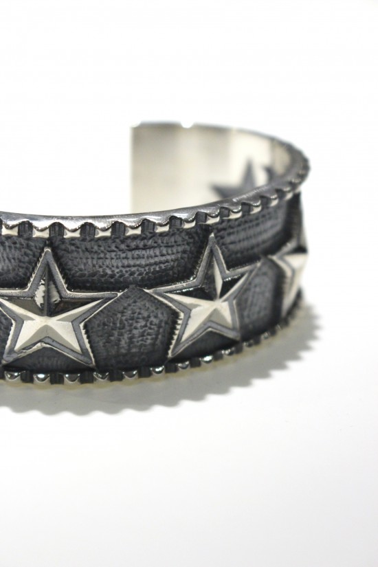 1PIU1UGUALE3 × CODY SANDERSON silver bangle | 1piu1uguale3 Osaka