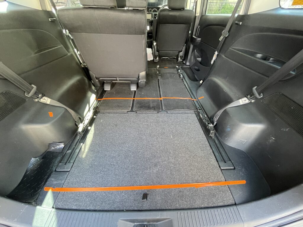 イレクターパイプを使って車中泊できるフラットな棚を作る方法