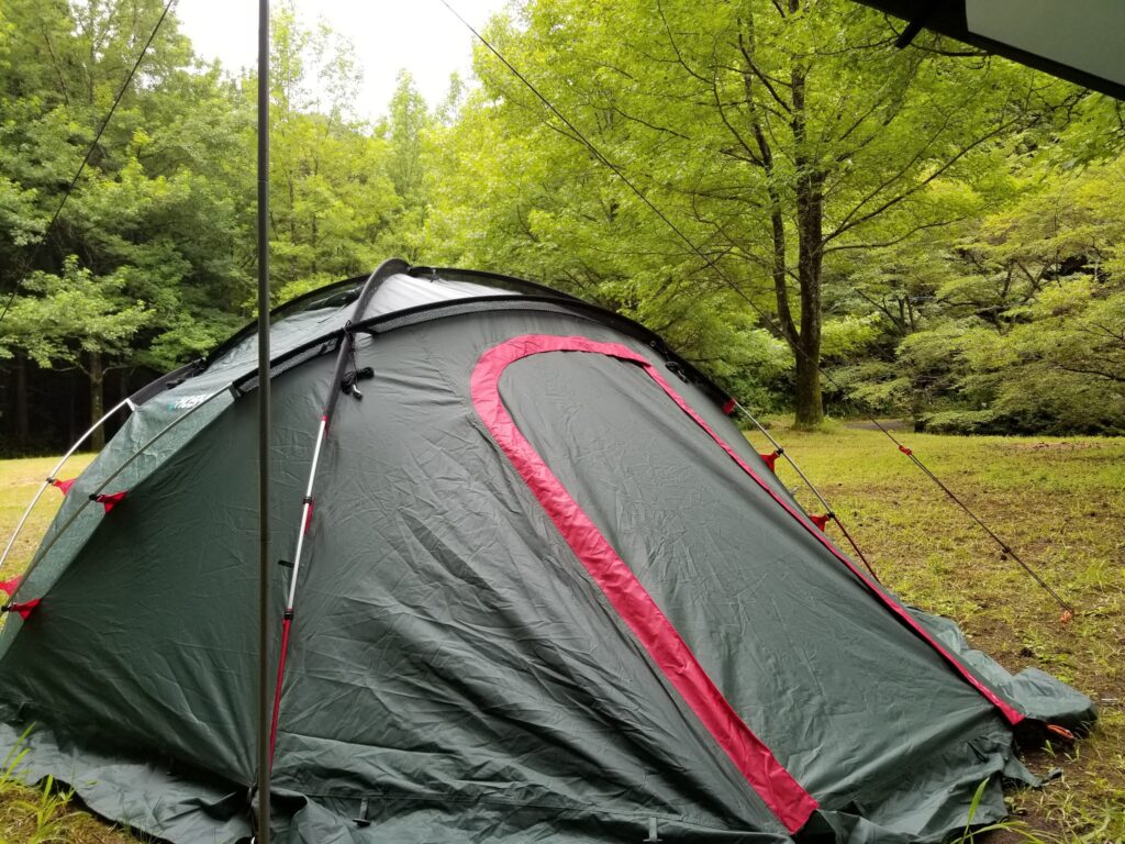 耐水圧11000mmのHusky(ハスキー)のFighter(ファイター)テントを使って