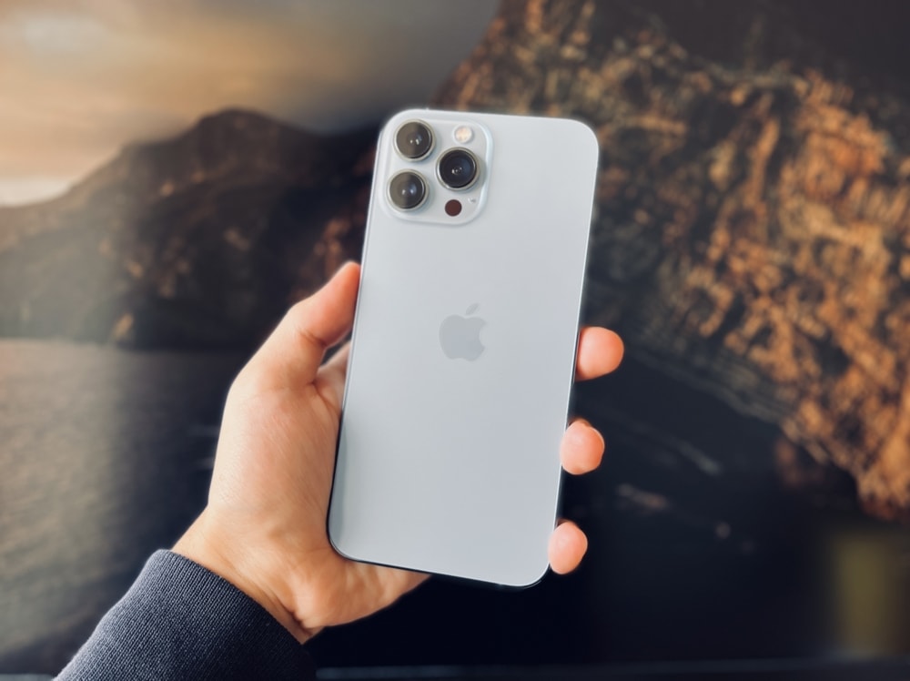 iPhone13 Pro MAX シエラブルー レビュー！重いけど圧倒的に美しい