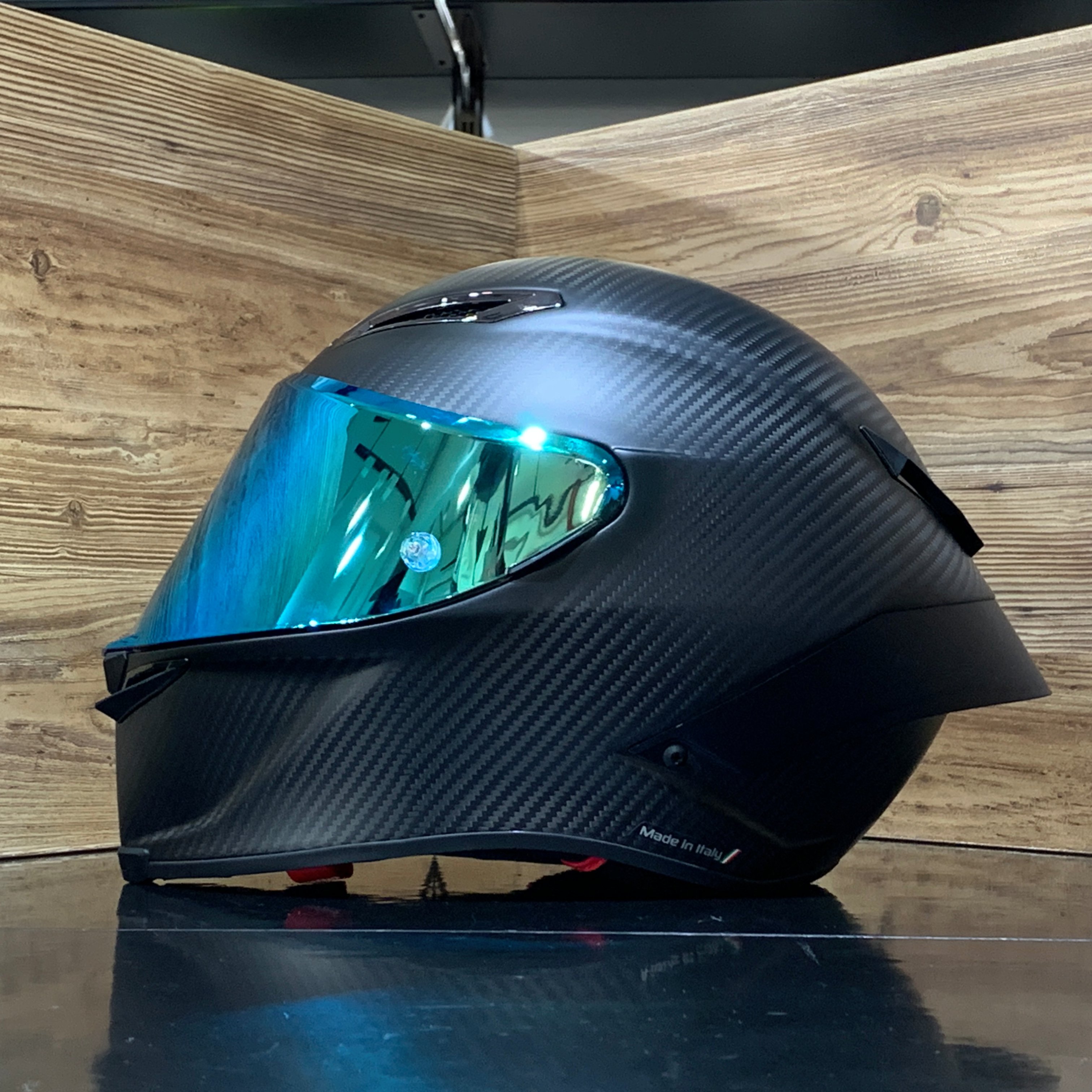 AGV・PISTA GP RR】新カラーのシールドが登場 ELETTRO VISOR