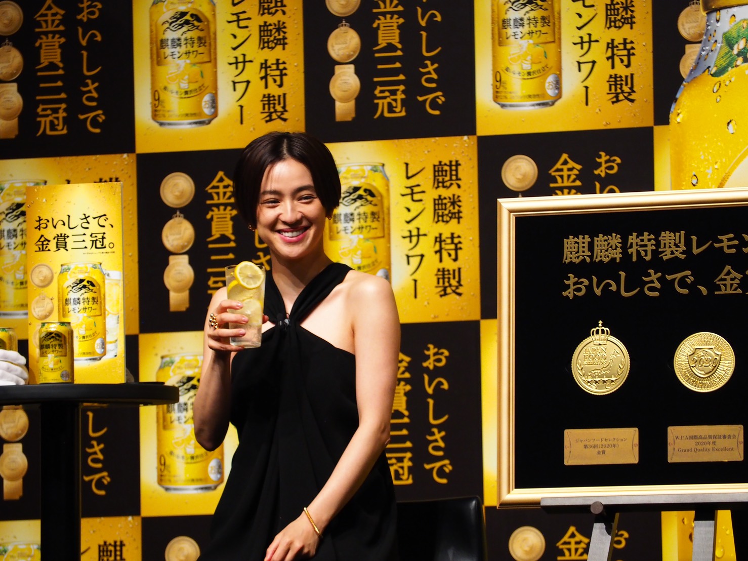 生田斗真、内村光良、中村アン登壇！黒スーツでビシっと決め「麒麟特製