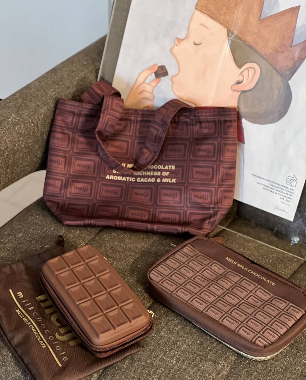 可愛い～！明治ミルクチョコレート型のハードケースがめっちゃ使えます
