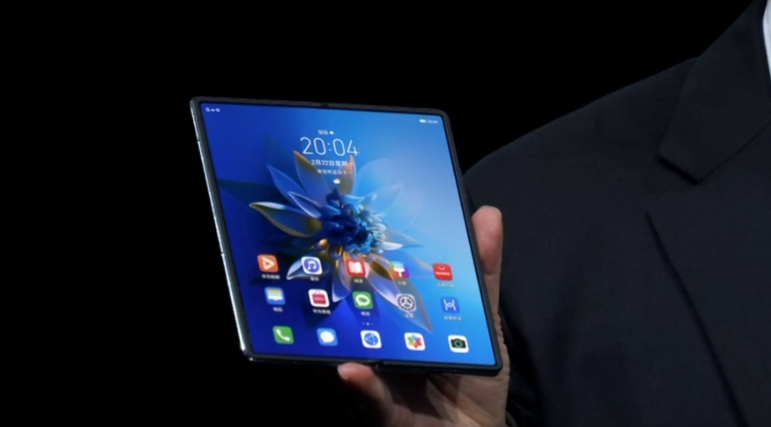 ファーウェイ、3代目の折りたたみスマホ「Mate X2」を発表 高額の30万