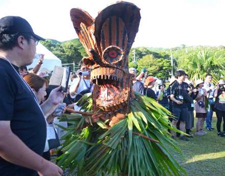 詳報〉仮面神「ボゼ」が地震から守ってくれる――祭りは例年以上の