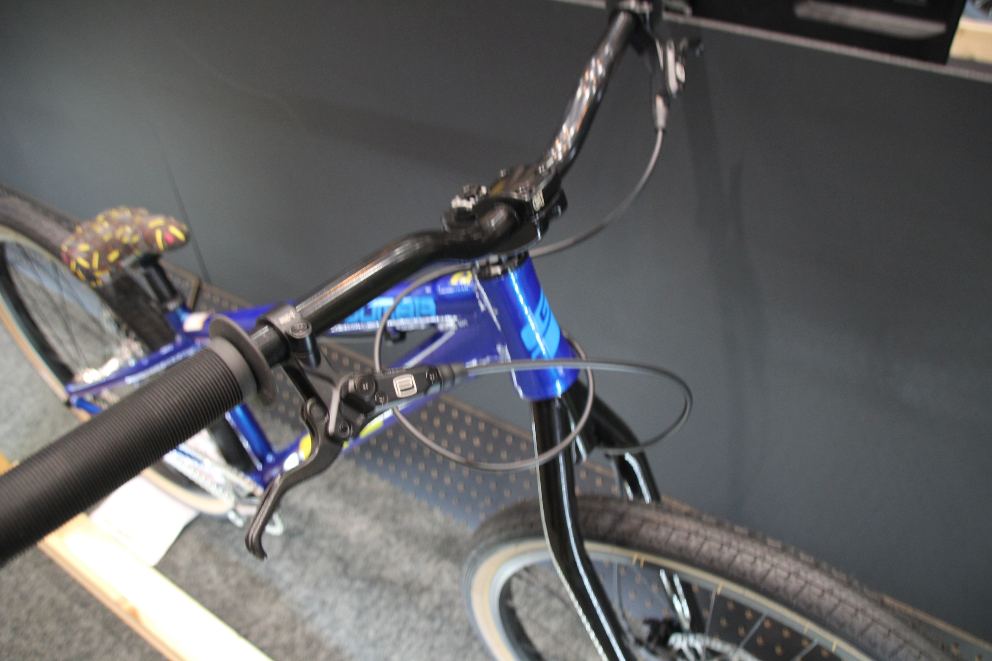 GT(ジーティー) LA BOMBA(ラ ボンバ) 2020年モデル ダートジャンプ