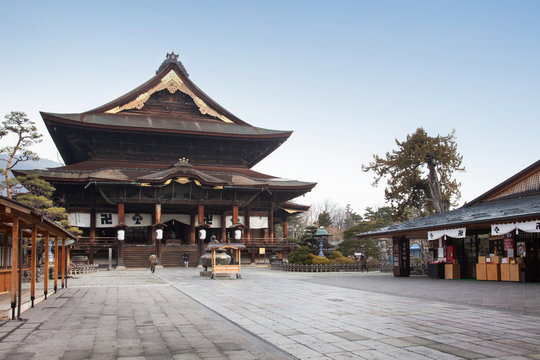 善光寺」の写真素材 | 1,495件の無料イラスト画像 | Adobe Stock