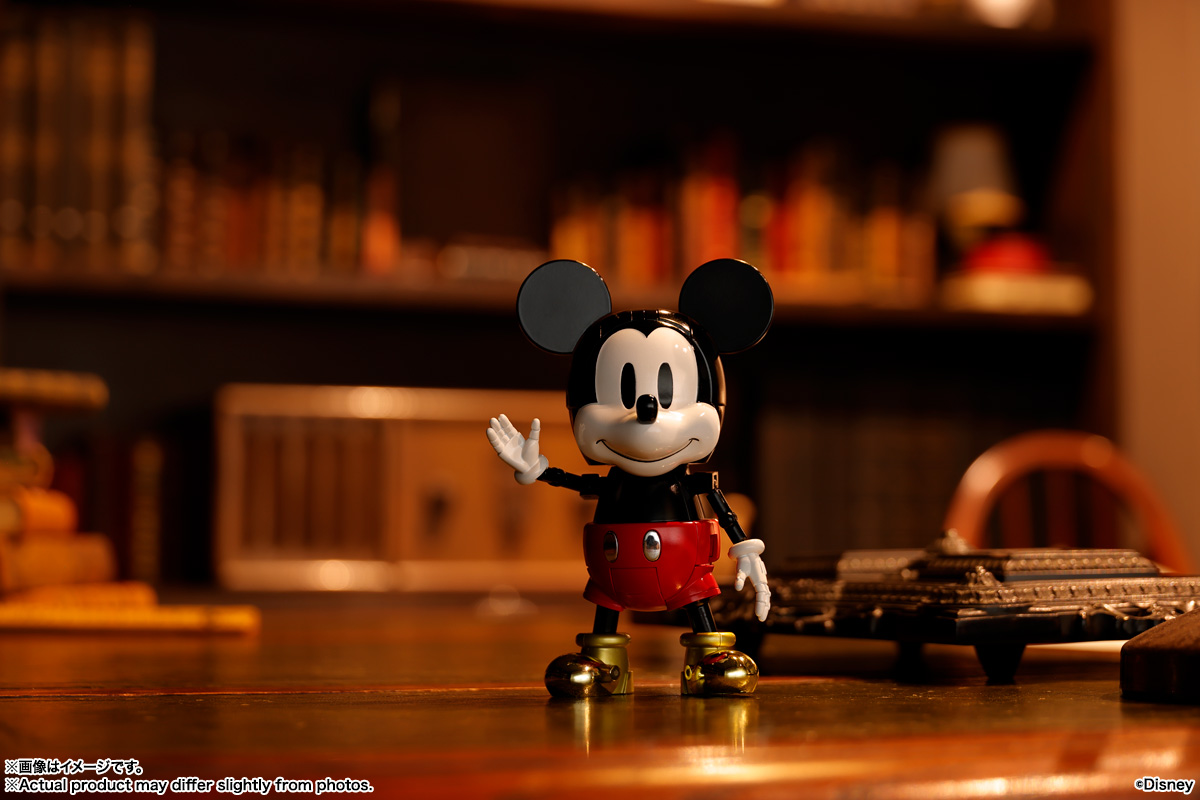 CHOGOKIN Super Transformation Mickey Mouse by Kunio Okawara
