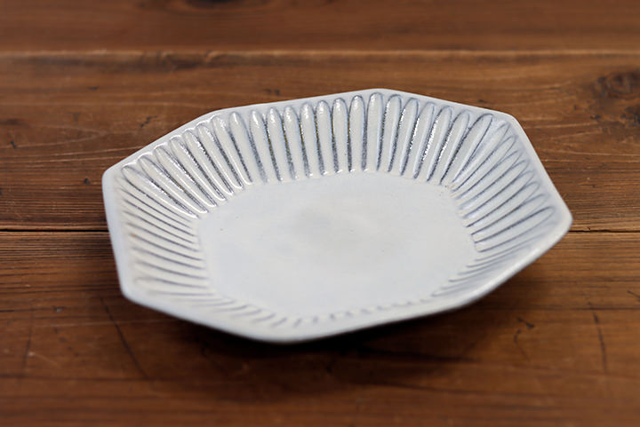 雅峰窯】7寸皿/しのぎ/白/（径 22.5cm） | 【丹波のイロドリ】丹波焼