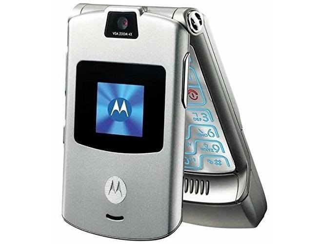 ガラケー「Motorola Razr」、折り畳み式ディスプレイ化して2月にも復活へ