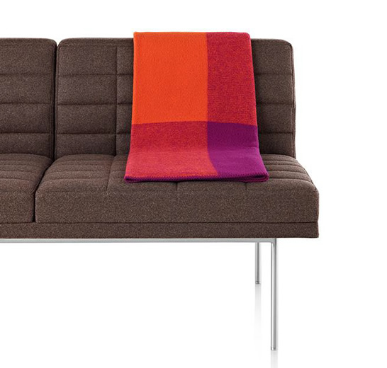 ブラニフ航空のスローが登場！ アレキサンダー・ジラード × ペン