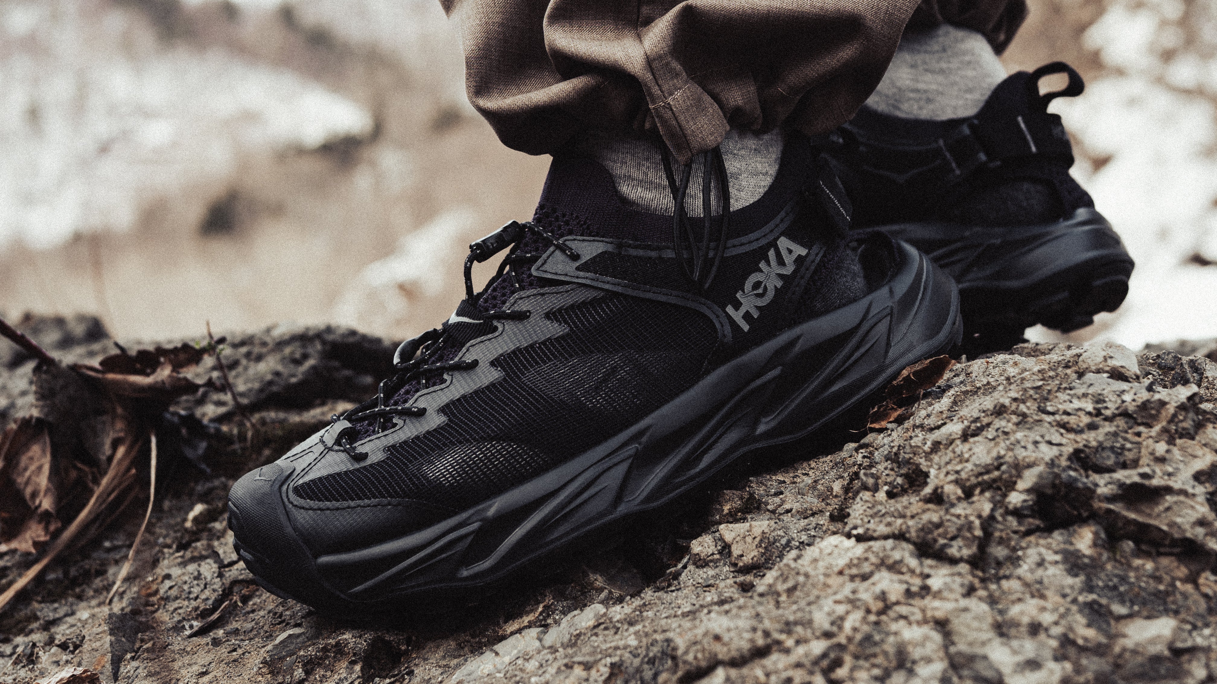 HOKA（ホカ オネオネ）| スノーボード・スケートボードのTACTICS JAPAN