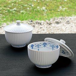 青華瓔珞文（せいかようらくもん） 青華瓔珞文 蓋付お茶呑茶碗（桐箱入