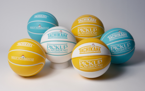 どこにでも簡単な持ち運びを可能にしたポータブル電動空気入れ