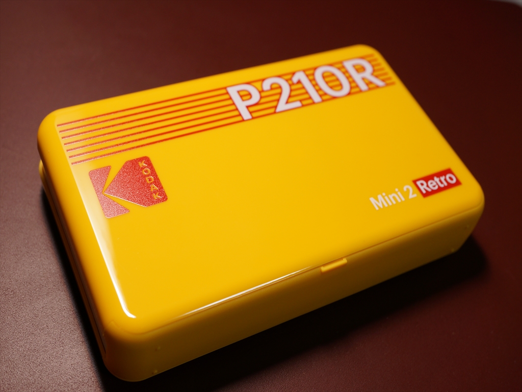 旅行先でも写真を綺麗に印刷するためのポータブル フォトプリンタ