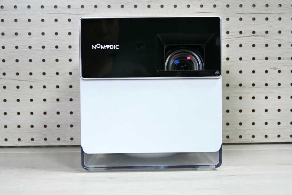 NOMVDIC P1000をレビュー｜リモコンが光る！240Hzの高フレームレート