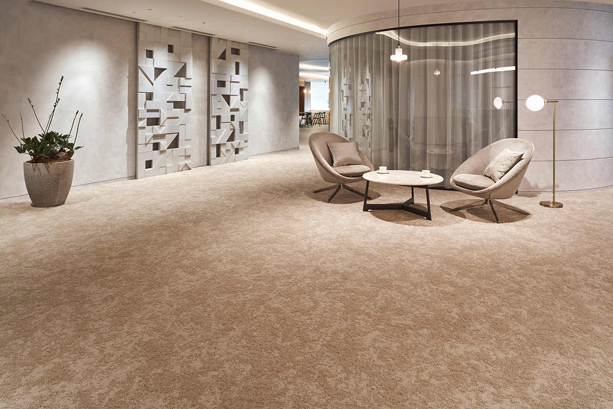 足元から上質な空間へ。カーペットの中高級シリーズ「TZ」から環境に