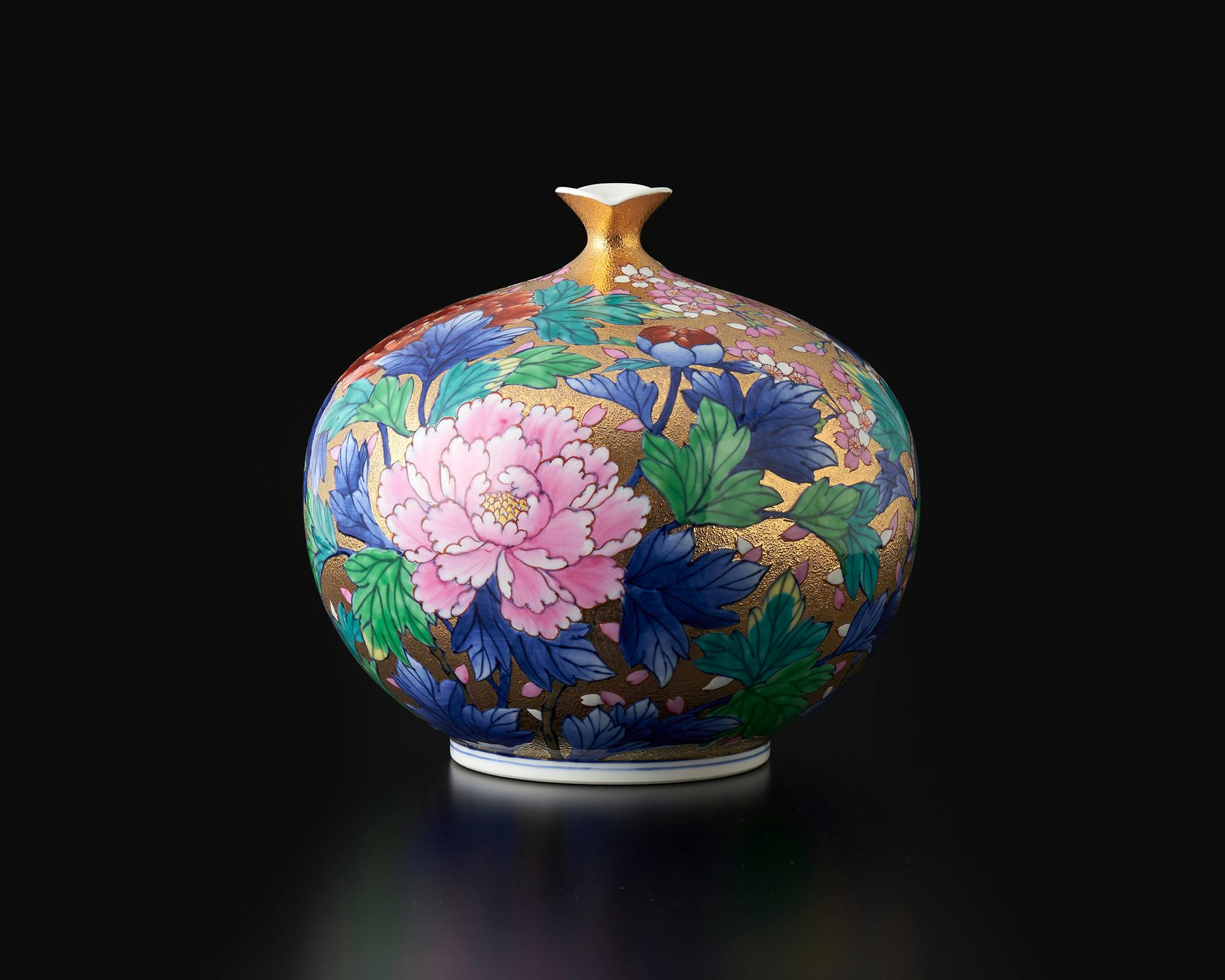 花器「花瓶 金彩牡丹図」 金龍窯 江口天童 有田焼 陶磁器 – Takumi Japan