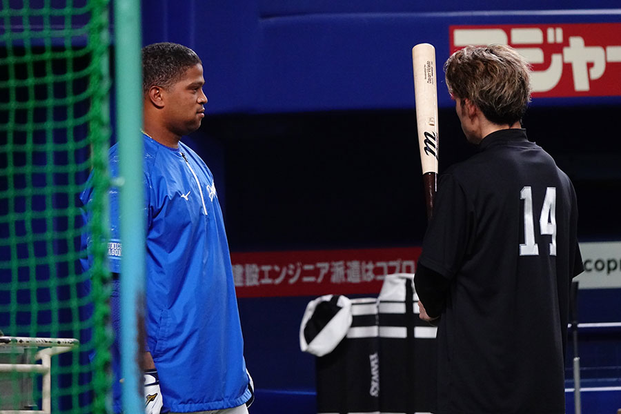 廣瀨隆太とビシエドはどんな繋がり？ バット贈呈の舞台裏…