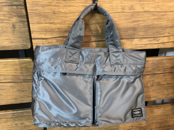 PORTERタンカーのトートバッグはA4サイズが使い勝手がよくてオススメ