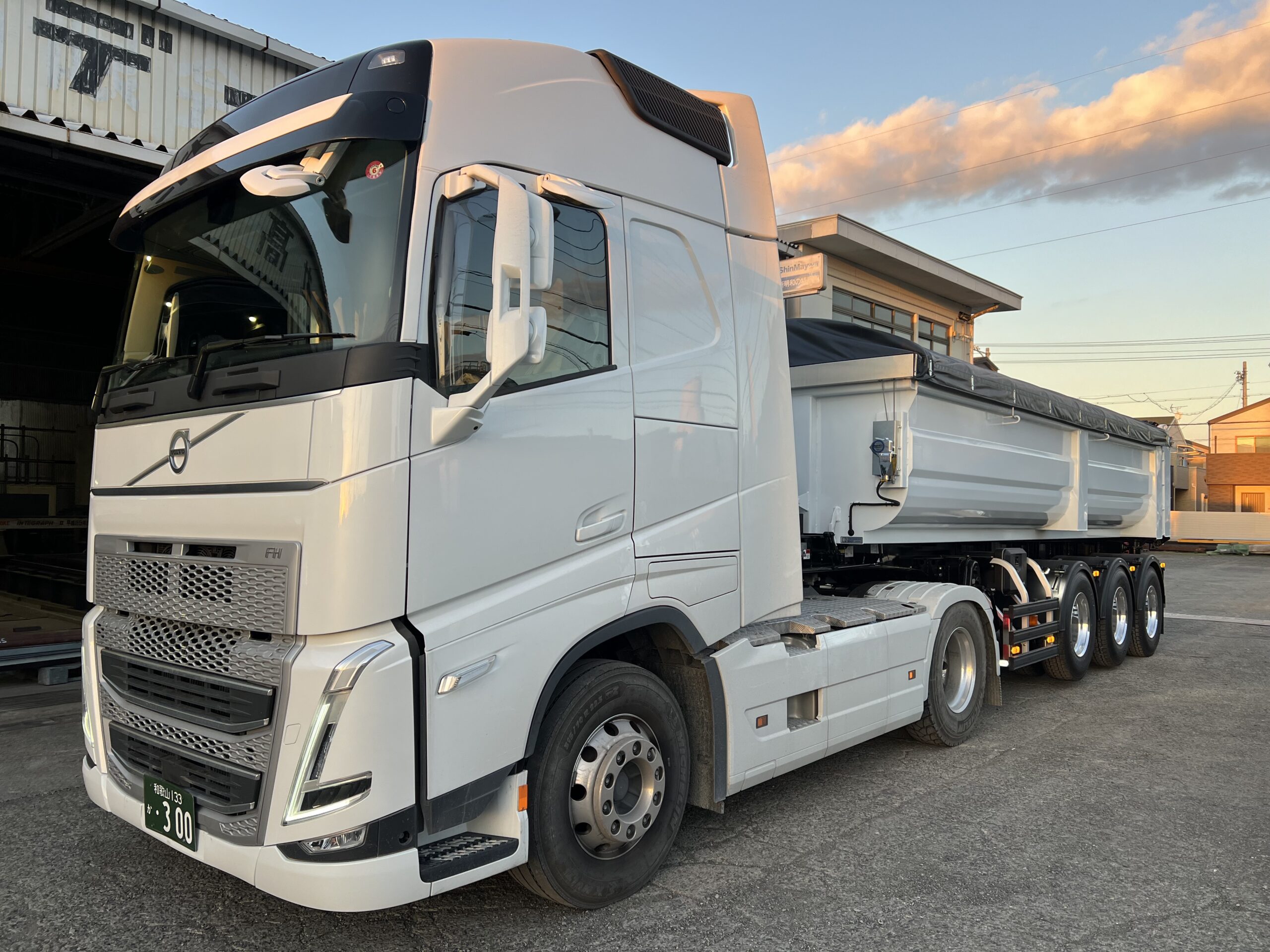 HARDOX®ダンプセミトレーラ | 高橋ボデー