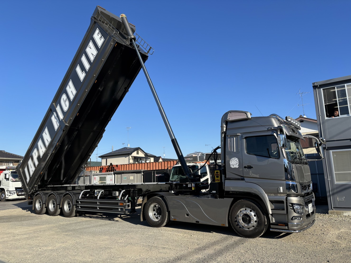 HARDOX®ダンプセミトレーラ | 高橋ボデー