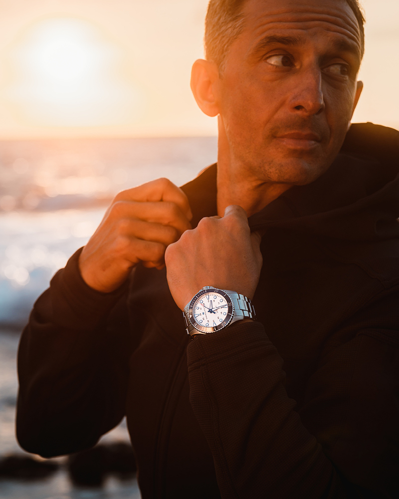 H82505150 安心なカーキネイビースキューバオート ホワイト＆ブルー