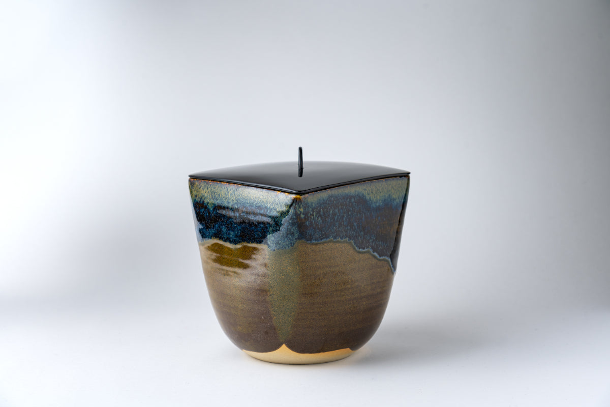 菱水指 十三代 髙取八山造 – 高取焼宗家