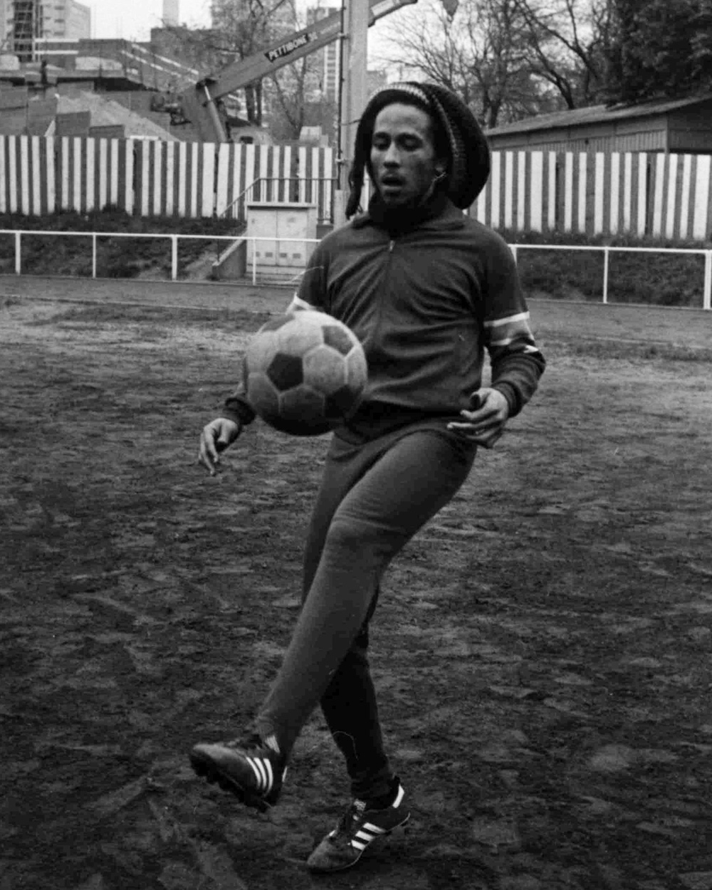 伝説のレゲエシンガー、ボブ・マーリーはサッカー好き？