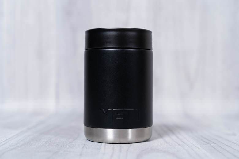 レビュー】夏のビールにYETI缶クーラーが最高！保冷力も検証します