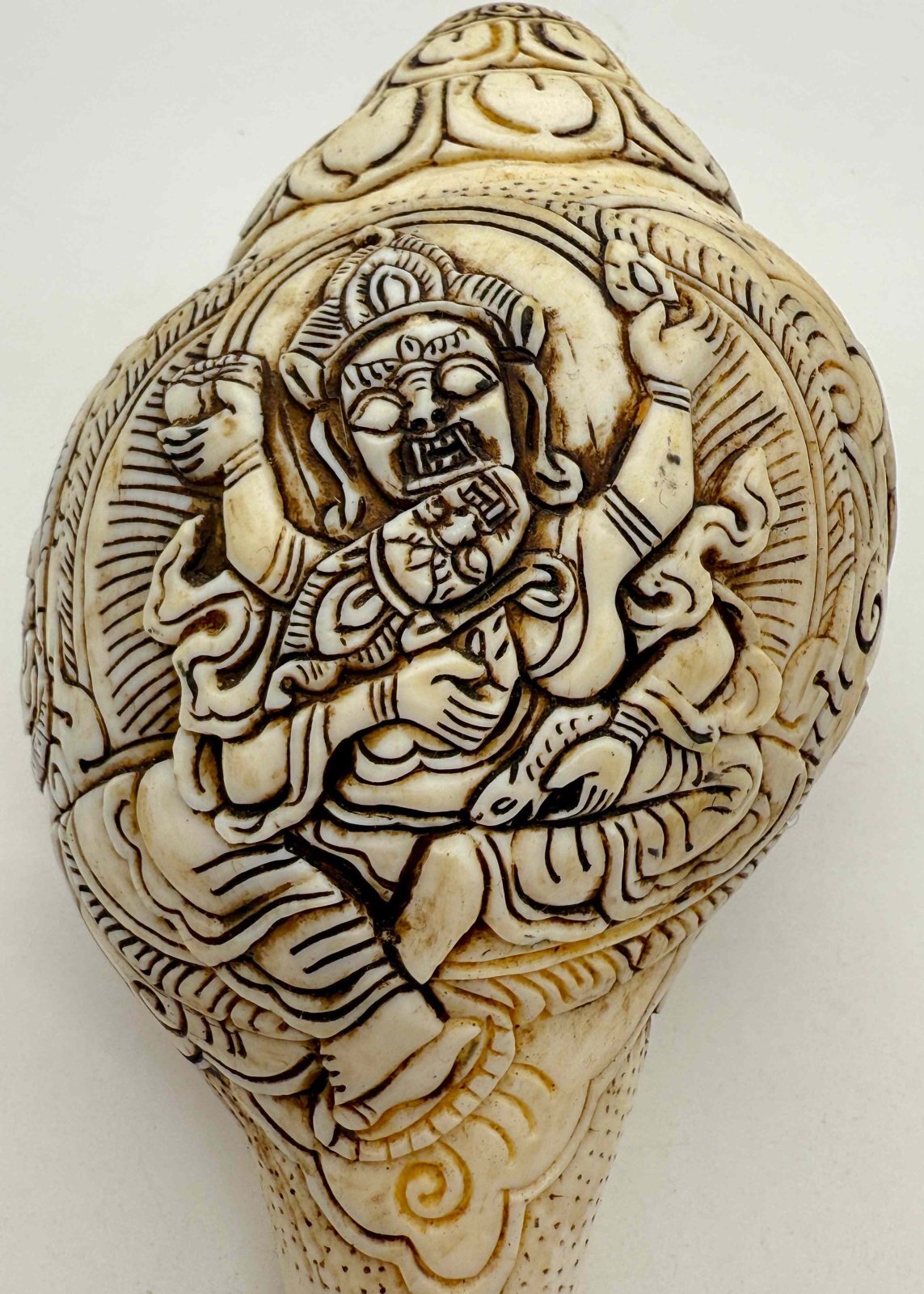 チベット密教法具法螺貝(シャンカ)銀製シルバー巻き手造り打出し『唐草