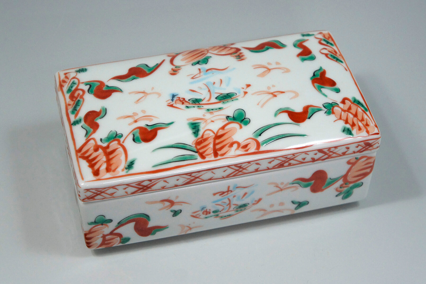 錦万暦帆かけ船長角陶箱 - 【公式】田代陶器店 TASHIRO TOUKITEN