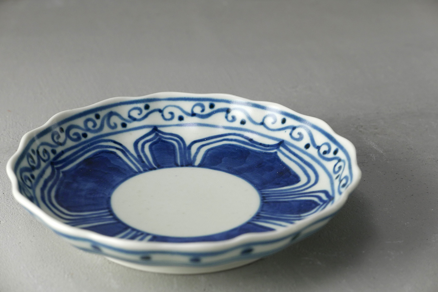 安南（青）輪花皿5寸 - 【公式】田代陶器店 TASHIRO TOUKITEN