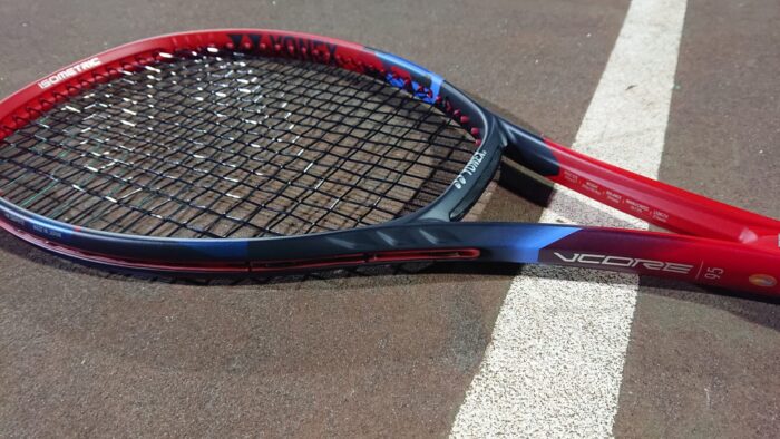 使用感レビューYONEX 2023年新作 VCORE95 ハードスピンラケット