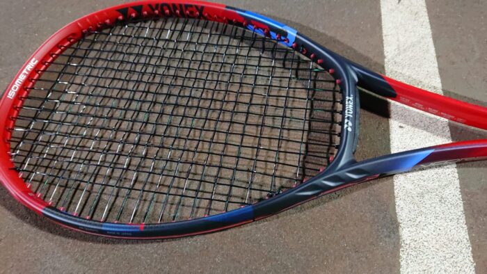 使用感レビューYONEX 2023年新作 VCORE95 ハードスピンラケット