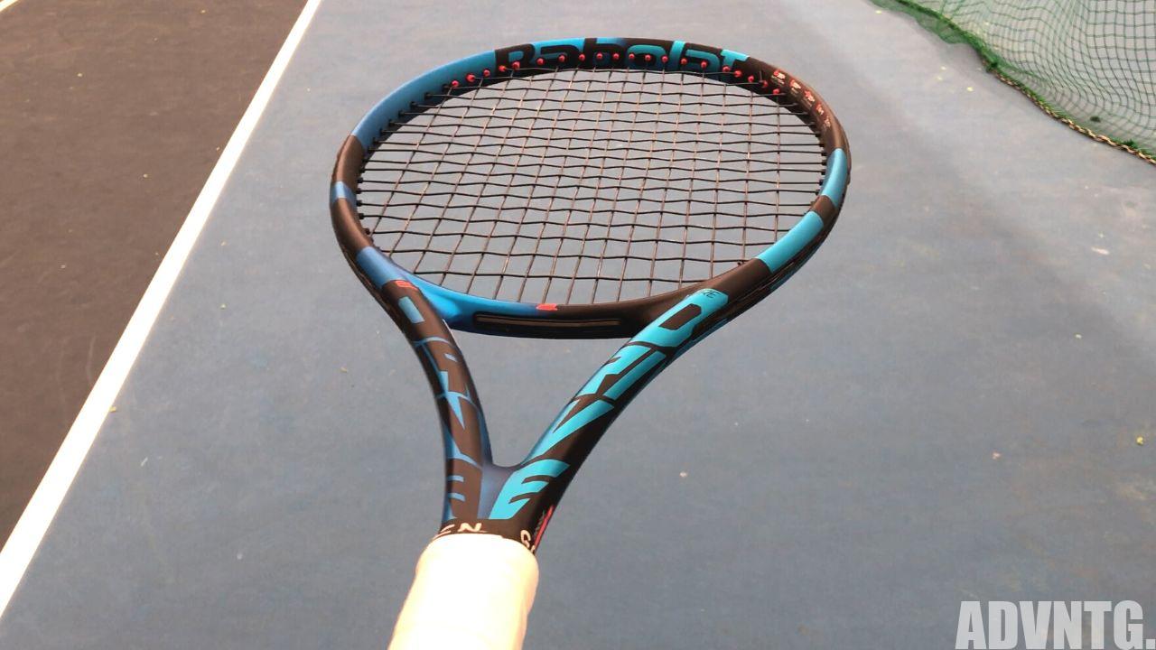 PURE DRIVE98(2023)は圧倒的攻撃力を発揮できるラケット。バボラ