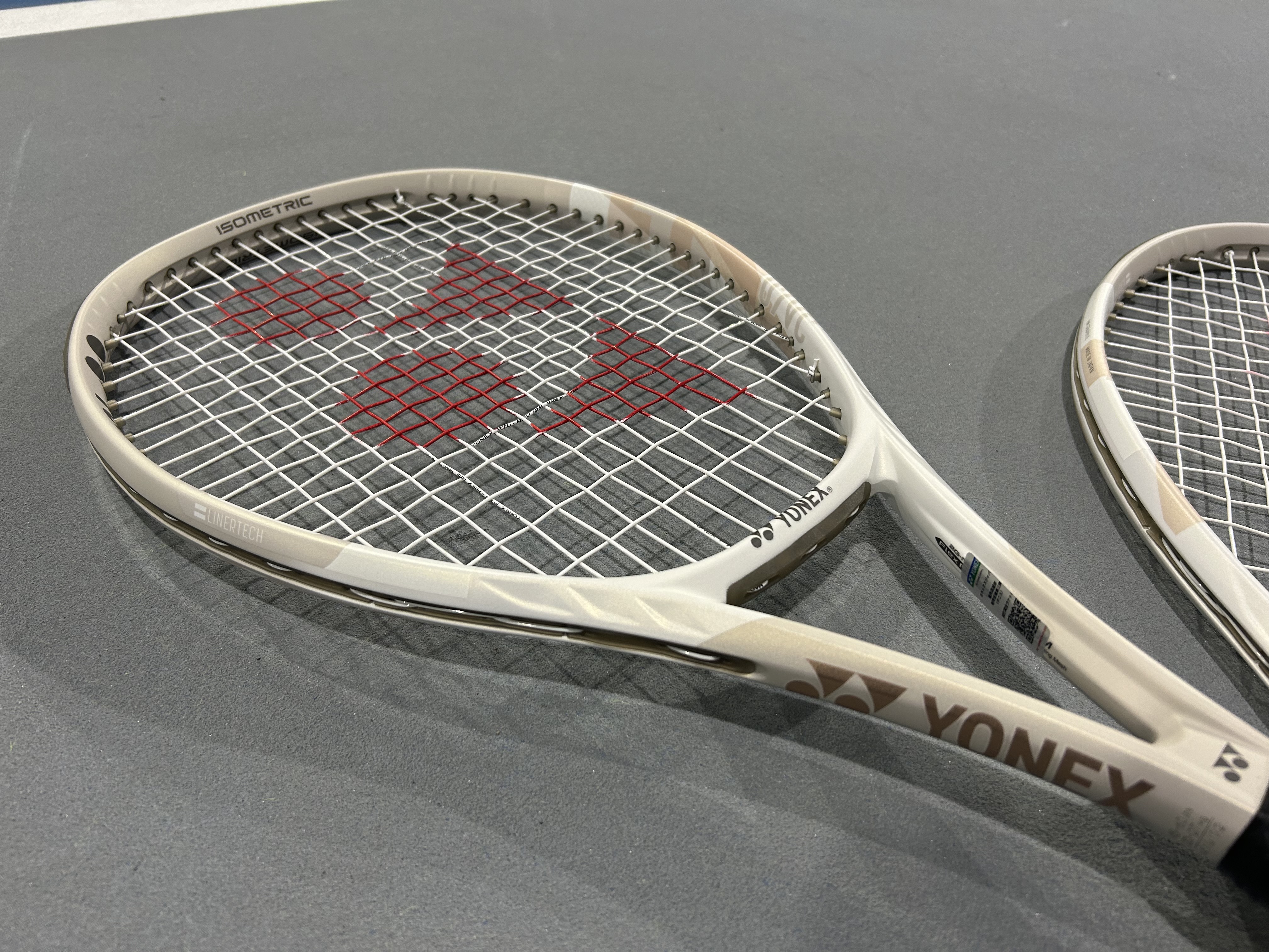 YONEX】新色VCOREサンドベージュを使って深夜のダブルスを！新作