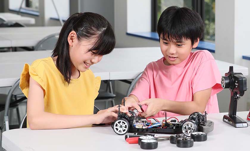 ドリフトパッケージNEO ニッサン S15シルビアボディ(シルバー)【ヨコモ