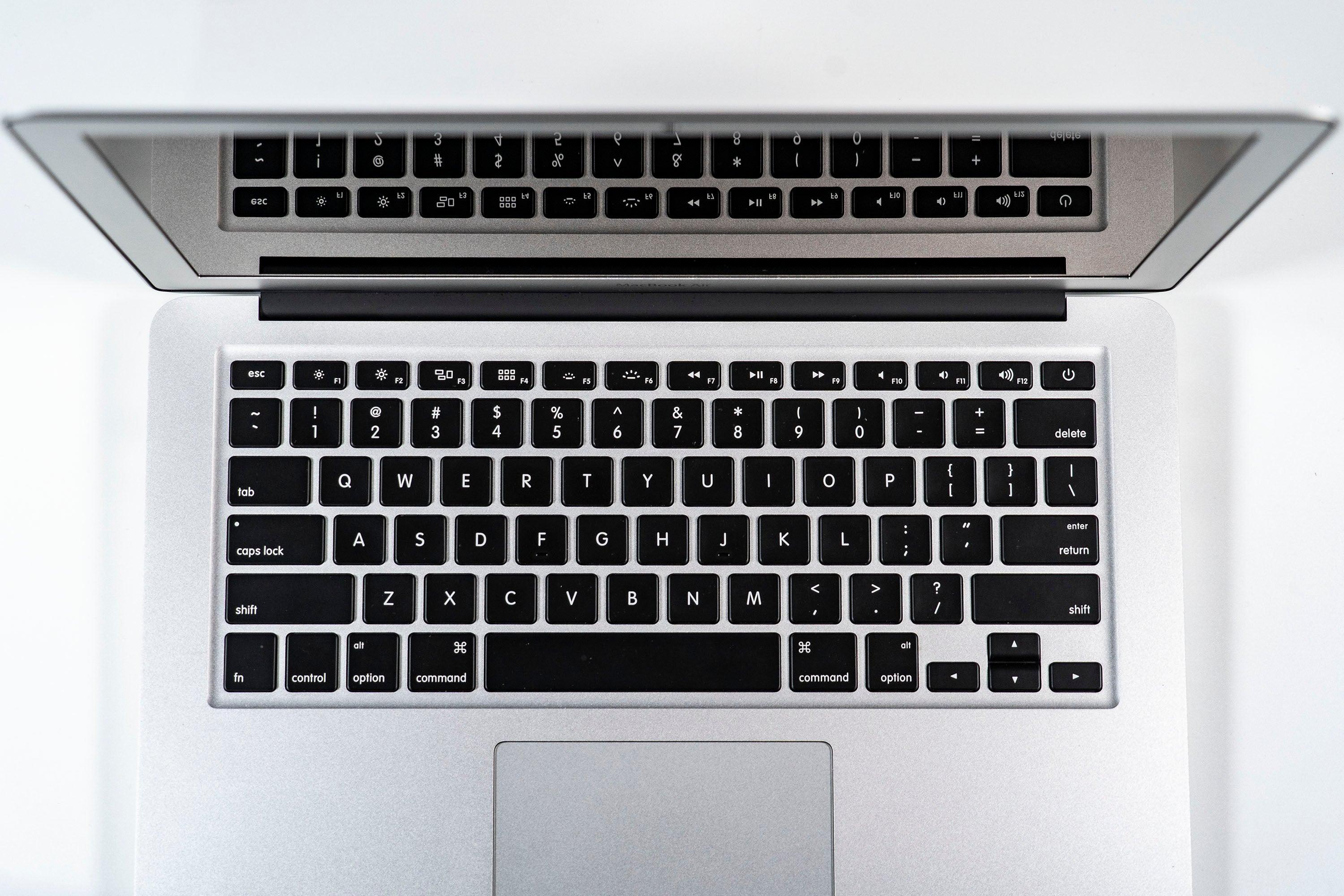 2013 Apple MacBook Air Laptop 11-inch – 1.3GHz Intel i5 4GB RAM 256GB