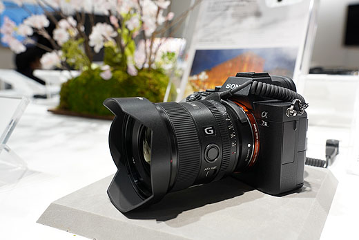 レビュー】新型広角単焦点レンズ『SEL20F18G』ショールーム展示