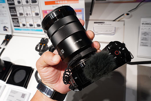 レビュー】Vlogcamエントリーモデル『ZV-E10』ショールーム展示