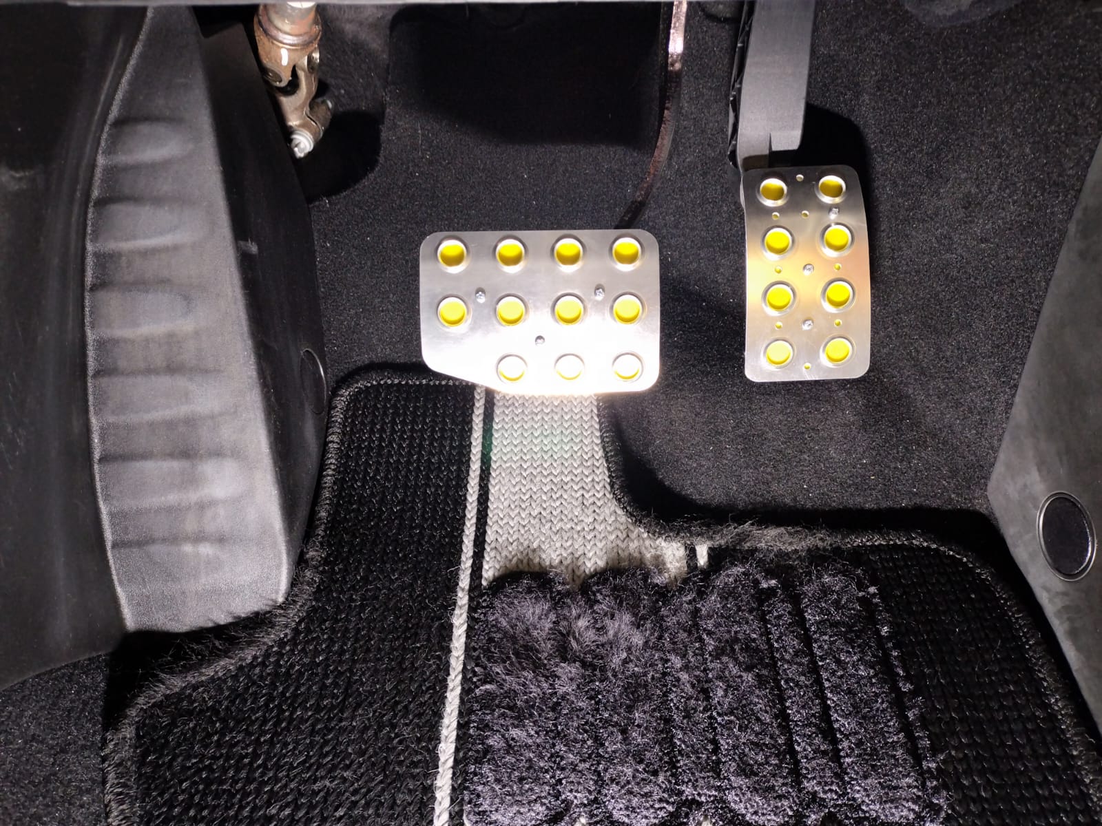 フィアット 500Xの車検整備とアルミペダル取り付けを行いました | TB