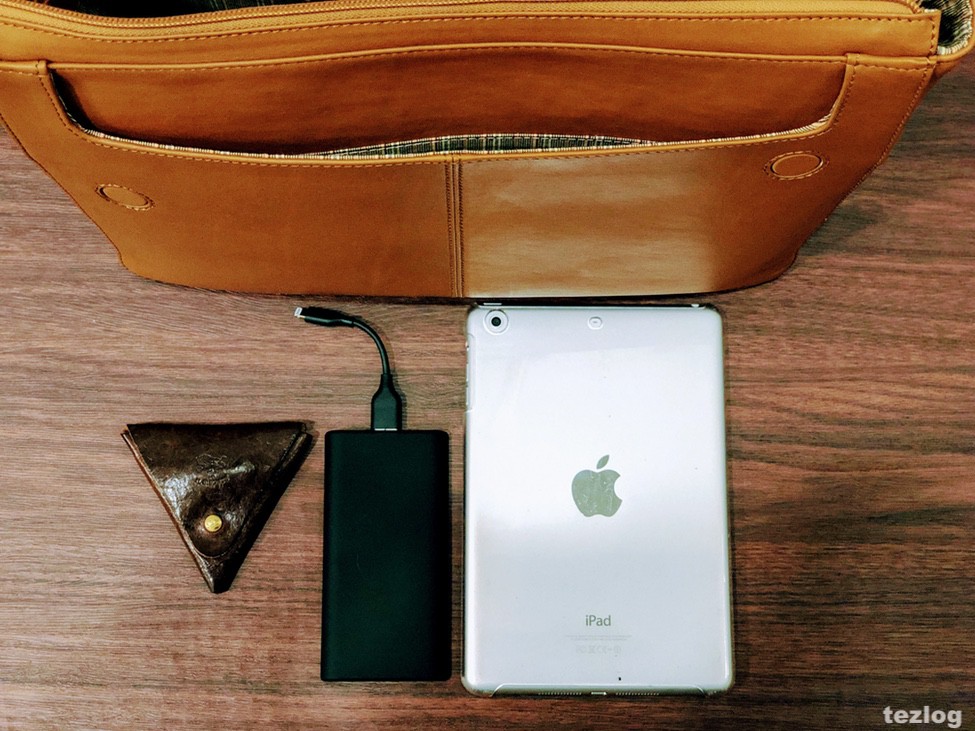 iPadも楽々入るオシャレなレザーメッセンジャーバッグ。MOTHERHOUSE