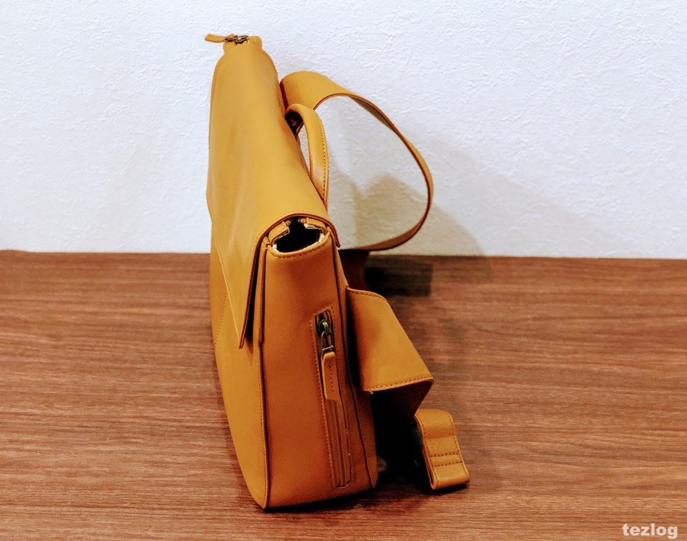 iPadも楽々入るオシャレなレザーメッセンジャーバッグ。MOTHERHOUSE