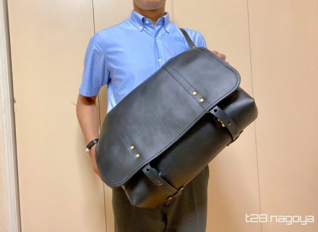 HERZ(ヘルツ)】メッセンジャーバッグは、大きめの革製できれいめなので