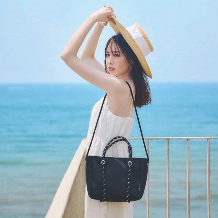 On The Shore 超軽量！ 3層ショルダーバッグBOOK│宝島社の通販 宝島