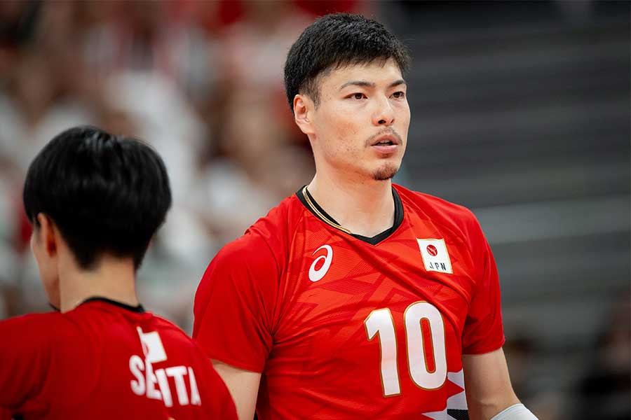 バレー高橋健太郎が負傷 首を固定した状態で退場…海外心配「無事であっ